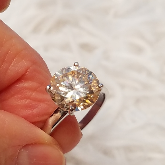 Moissanite 4 carat Solitare Ring